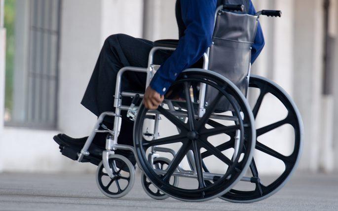 Disable person will go fot voting by theiar 'Three wheeler' | एक दिव्यांग दुसऱ्या दिव्यांगाला आपल्या 'थ्री व्हीलर'ने मतदानासाठी नेणार! Disable person will go fot voting by theiar 'Three wheeler' | एक दिव्यांग दुसऱ्या दिव्यांगाला आपल्या 'थ्री व्हीलर'ने मतदानासाठी नेणार!