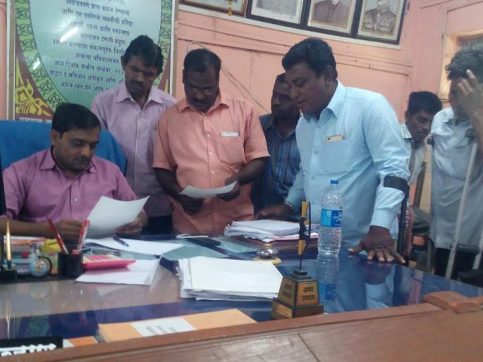 The protest movement at the Manora Tehsil office on 15th January | मानोरा तहसील कार्यालयात दिव्यांगांचे १५ जानेवरीला ठिय्या आंदोलन The protest movement at the Manora Tehsil office on 15th January | मानोरा तहसील कार्यालयात दिव्यांगांचे १५ जानेवरीला ठिय्या आंदोलन