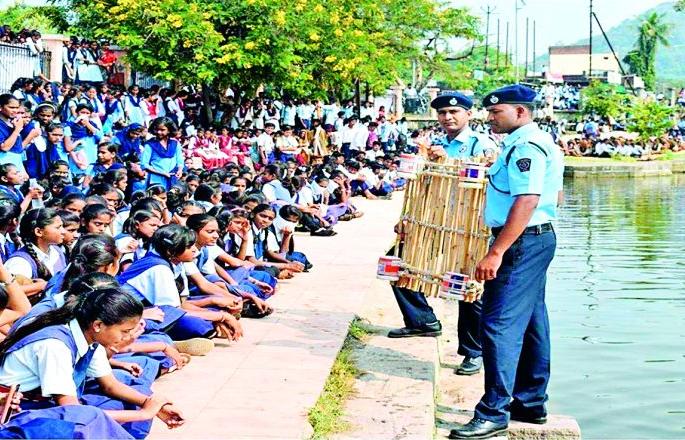 In Nagpur Boat, Life Jacket, Ready : Administration Ready for Disaster Management | नागपुरात बोट, लाईफ जॅकेट, जवान तयार : आपत्ती व्यवस्थापनासाठी प्रशासन सज्ज In Nagpur Boat, Life Jacket, Ready : Administration Ready for Disaster Management | नागपुरात बोट, लाईफ जॅकेट, जवान तयार : आपत्ती व्यवस्थापनासाठी प्रशासन सज्ज