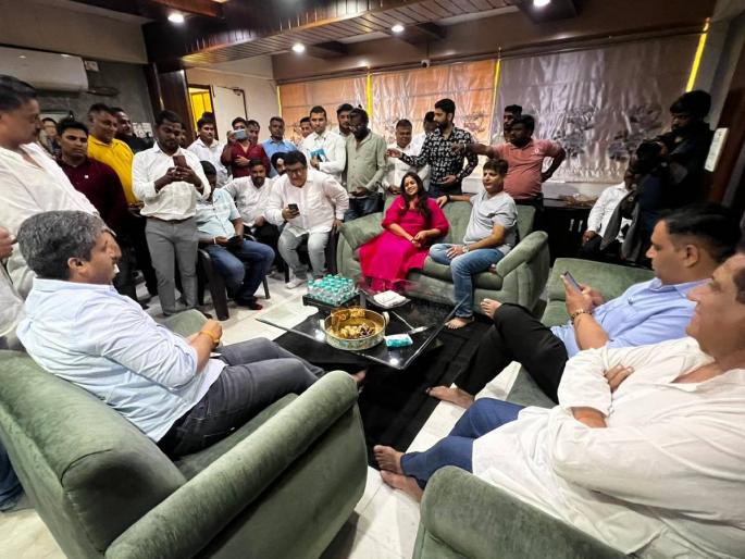 MLA Rohit Pawar's closed door discussion with Pappu Kalani family at Kalani Mahal | आमदार रोहित पवार यांची कलानी महालात पप्पु कलानी कुटुंब सोबत बंद दाराआड चर्चा MLA Rohit Pawar's closed door discussion with Pappu Kalani family at Kalani Mahal | आमदार रोहित पवार यांची कलानी महालात पप्पु कलानी कुटुंब सोबत बंद दाराआड चर्चा