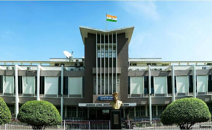 Chaos in VNIT: Controversy erupts over appointment of security guards | व्हीएनआयटीमध्ये गोंधळ :  सुरक्षा रक्षकांच्या नियुक्तीचा वाद चिघळला