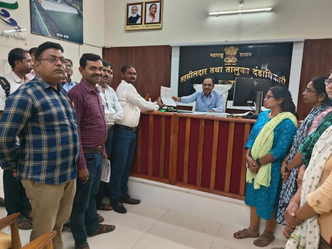 542 Talathi, Mandal officers on collective leave; Revenue operations affected | ५४२ तलाठी, मंडळ अधिकारी सामूहिक रजेवर; महसुली कामकाज प्रभावित 542 Talathi, Mandal officers on collective leave; Revenue operations affected | ५४२ तलाठी, मंडळ अधिकारी सामूहिक रजेवर; महसुली कामकाज प्रभावित