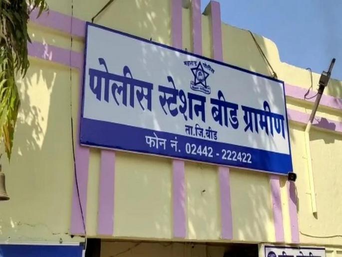 Crime against two scammers who asked for money by placing SP's photo on DP in beed | एसपींचा फोटो डीपीवर ठेऊन पैसे मागणाऱ्या दोन भामट्यांवर गुन्हा Crime against two scammers who asked for money by placing SP's photo on DP in beed | एसपींचा फोटो डीपीवर ठेऊन पैसे मागणाऱ्या दोन भामट्यांवर गुन्हा