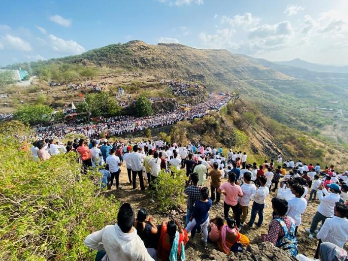 Ashadhi Wari 2023 Krishna's taunts turned to lights in the ghat dive ghat sant dnyaneshwar palkhi | Ashadhi Wari: "ऐक एक सखये बाई..." कृष्णाच्या गवळणींना दिवे घाटात धरला फेर Ashadhi Wari 2023 Krishna's taunts turned to lights in the ghat dive ghat sant dnyaneshwar palkhi | Ashadhi Wari: "ऐक एक सखये बाई..." कृष्णाच्या गवळणींना दिवे घाटात धरला फेर