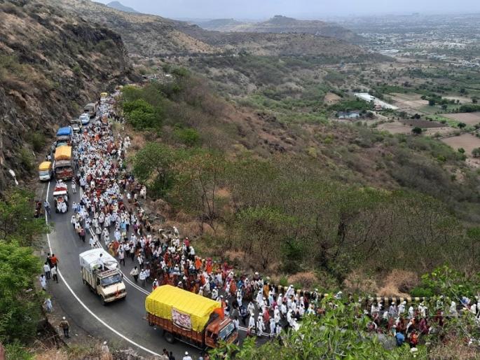 Aashadhi Wari 2023 is getting young number of youth in Dindis increased; Spiritual satisfaction attraction | Aashadhi Wari: वारीचं वय होतंय तरुण, दिंड्यांमधील तरुणांची संख्या वाढली; आत्मिक समाधान हीच ओढ Aashadhi Wari 2023 is getting young number of youth in Dindis increased; Spiritual satisfaction attraction | Aashadhi Wari: वारीचं वय होतंय तरुण, दिंड्यांमधील तरुणांची संख्या वाढली; आत्मिक समाधान हीच ओढ