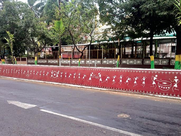 Warli painting on road-divider | रस्ता-दुभाजकांवर साकारली वारली चित्रकला Warli painting on road-divider | रस्ता-दुभाजकांवर साकारली वारली चित्रकला