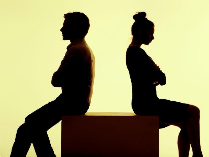 Online divorce in Jalgaon of a young woman who is in Malaysia | मलेशियात असलेल्या तरुणीचा जळगावात ऑनलाईन घटस्फोट Online divorce in Jalgaon of a young woman who is in Malaysia | मलेशियात असलेल्या तरुणीचा जळगावात ऑनलाईन घटस्फोट