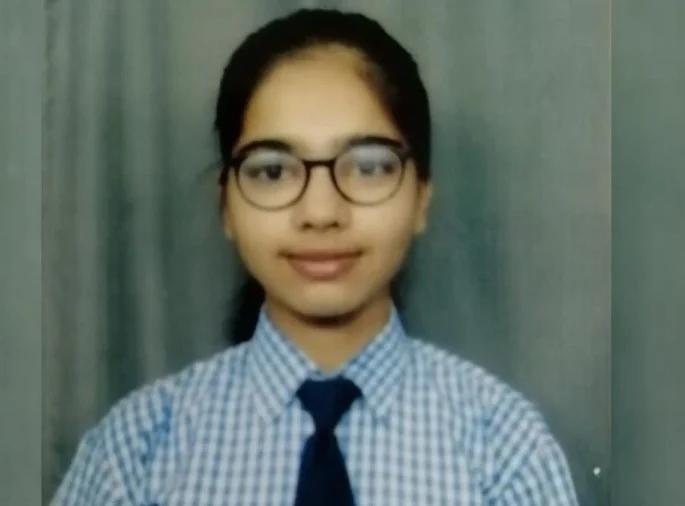 Divyanshi's record of getting 600 marks out of 600 in CBSC exam | सीबीएससी परीक्षेत 600 पैकी 600 गुण मिळवत दिव्यांशीने रचला विक्रम Divyanshi's record of getting 600 marks out of 600 in CBSC exam | सीबीएससी परीक्षेत 600 पैकी 600 गुण मिळवत दिव्यांशीने रचला विक्रम