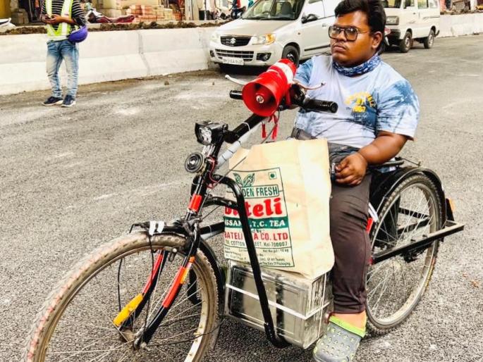 highly educated divyangs struggle for living; sells samosas for livelihood | उच्चशिक्षित दिव्यांग तरुणाचा जगण्यासाठी संघर्ष, समोसे विकून उदरनिर्वाह highly educated divyangs struggle for living; sells samosas for livelihood | उच्चशिक्षित दिव्यांग तरुणाचा जगण्यासाठी संघर्ष, समोसे विकून उदरनिर्वाह