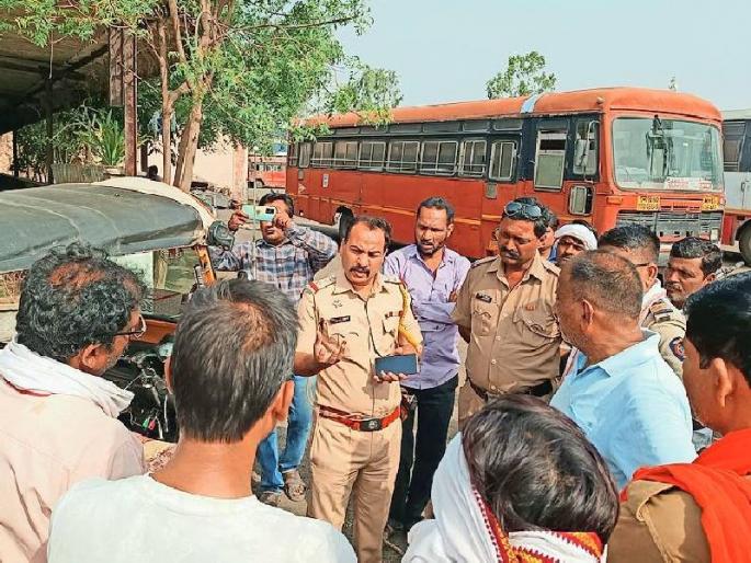 ST driver's paralyzed daughter died; The family protest in Digras depot for 6 hours with the body | एसटी चालकाची दिव्यांग मुलगी दगावली; मृतदेहासह दिग्रस आगारात कुटुंबीयांचा ६ तास ठिय्या ST driver's paralyzed daughter died; The family protest in Digras depot for 6 hours with the body | एसटी चालकाची दिव्यांग मुलगी दगावली; मृतदेहासह दिग्रस आगारात कुटुंबीयांचा ६ तास ठिय्या