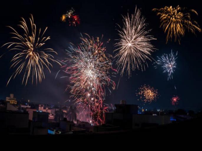 Pune announces rules on bursting firecrackers; Ban on bursting firecrackers after 10 pm in the city | पुण्यात फटाके वाजवण्याबाबत नियमावली जाहीर; शहरात रात्री १० नंतर फटाके वाजवण्यास बंदी