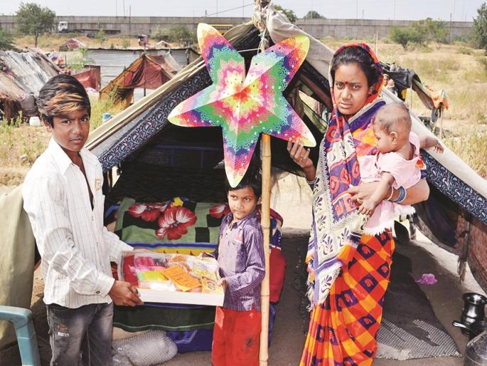 This Diwali has come to my house; A hut bathed in the light of lamps | आली माझ्या घरी ही दिवाळी; दिव्यांच्या उजेडाने न्हाऊन निघाली झोपडी