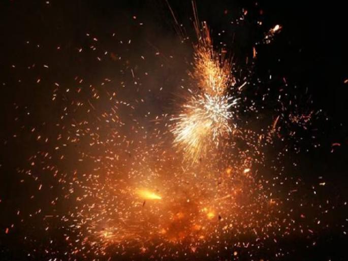 Firecracker fever takes its toll; 61 people burnt during Diwali in Chhatrapati Sambhajinagar, one seriously | फटाक्यांची हौस जिवावर बेतली; छत्रपती संभाजीनगरात दिवाळीत ६१ जण भाजले, एक गंभीर Firecracker fever takes its toll; 61 people burnt during Diwali in Chhatrapati Sambhajinagar, one seriously | फटाक्यांची हौस जिवावर बेतली; छत्रपती संभाजीनगरात दिवाळीत ६१ जण भाजले, एक गंभीर