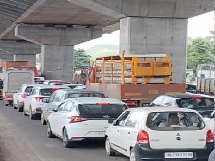 Traffic jam on Pune Bengaluru highway due to Diwali holidays | Pune Bengaluru Highway Traffic: दिवाळी सुटीमुळे धरली गावाकडची वाट, पुणे-बंगळुरू महामार्गावर वाहतुकीची कोंडी Traffic jam on Pune Bengaluru highway due to Diwali holidays | Pune Bengaluru Highway Traffic: दिवाळी सुटीमुळे धरली गावाकडची वाट, पुणे-बंगळुरू महामार्गावर वाहतुकीची कोंडी