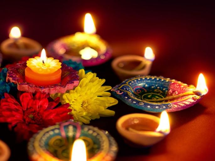 Due to Rupee trades flat against US dollar, the festivals will hit inflation | घसरत्या रुपयामुळे यंदा सणांचं 'दिवाळं' निघणार... भेटवस्तू, सुकामेवा महागला Due to Rupee trades flat against US dollar, the festivals will hit inflation | घसरत्या रुपयामुळे यंदा सणांचं 'दिवाळं' निघणार... भेटवस्तू, सुकामेवा महागला