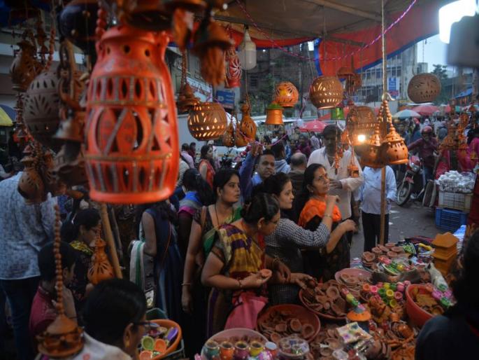 Consumers great for Diwali shopping | दिवाळीच्या खरेदीसाठी ग्राहकांचा महापूर