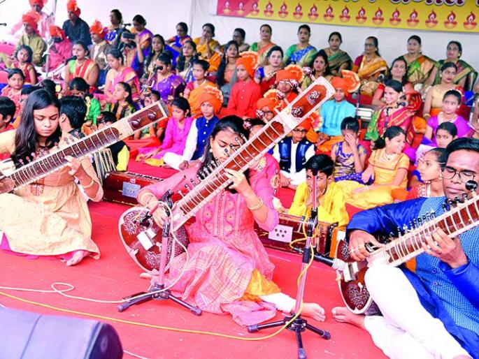 Happy Diwali, Diwali with a harmonious dawn ... | शुभ पावलांनी आली दिवाळी, स्वरसंगतीने उजळली पहाट .... Happy Diwali, Diwali with a harmonious dawn ... | शुभ पावलांनी आली दिवाळी, स्वरसंगतीने उजळली पहाट ....