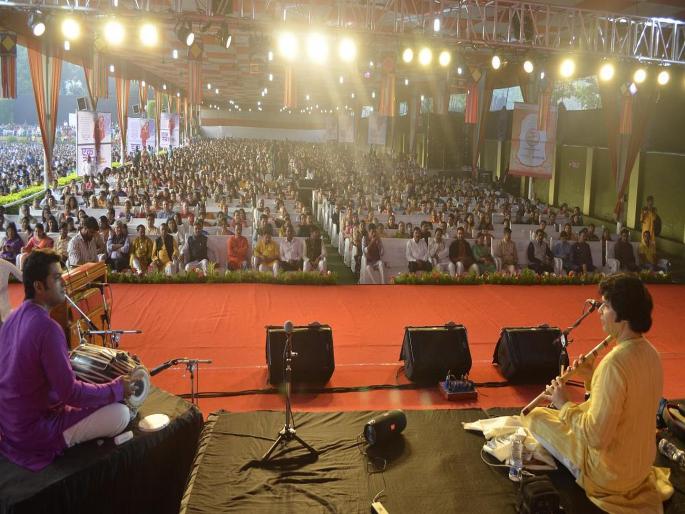 Mahesh Kale and Rakesh Chaurasia in Lokmat Swar Chaitanya Diwali Pahat Pune | पुण्यात रंगला 'लोकमत स्वर चैतन्य' दिवाळी पहाटचा कार्यक्रम Mahesh Kale and Rakesh Chaurasia in Lokmat Swar Chaitanya Diwali Pahat Pune | पुण्यात रंगला 'लोकमत स्वर चैतन्य' दिवाळी पहाटचा कार्यक्रम