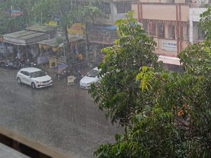 Heavy unseasonal rains in Kolhapur | कोल्हापुरात जोरदार अवकाळी पावसाची हजेरी; विक्रेते अन् ग्राहकांची उडाली तारांबळ-video Heavy unseasonal rains in Kolhapur | कोल्हापुरात जोरदार अवकाळी पावसाची हजेरी; विक्रेते अन् ग्राहकांची उडाली तारांबळ-video