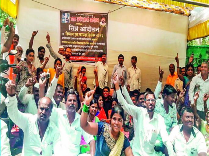 On the way down Divyanga for demands | दिव्यांग उतरले रस्त्यावर On the way down Divyanga for demands | दिव्यांग उतरले रस्त्यावर