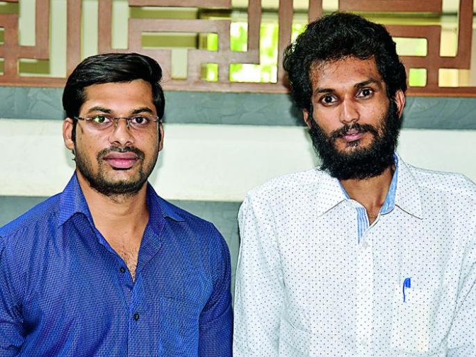 Hundreds of handicapt stood by Sumit | शंभरावर दिव्यांगाना सुमितने केले पायावर उभे Hundreds of handicapt stood by Sumit | शंभरावर दिव्यांगाना सुमितने केले पायावर उभे