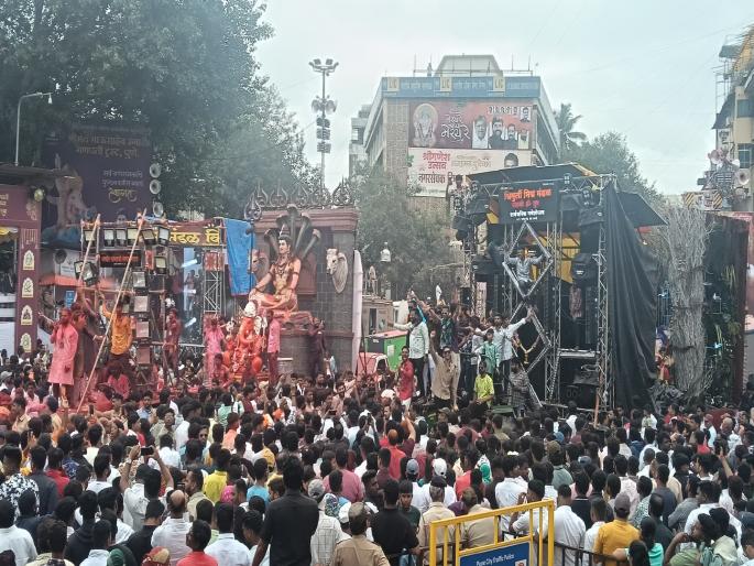 DJs making noise in Pune 35 hours of immersion procession strong objection from consumer panchayat | Pune Ganpati Visarjan: कानठळ्या बसवणारे डीजे; विसर्जन मिरवणुकीचे ३५ तास, ग्राहक पंचायतीचा तीव्र आक्षेप