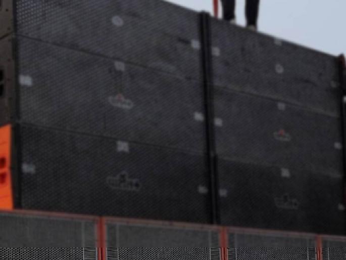 The DJ's voice grew louder and deafened | डीजेचा आवाज वाढला अन् कान झाला बधिर The DJ's voice grew louder and deafened | डीजेचा आवाज वाढला अन् कान झाला बधिर