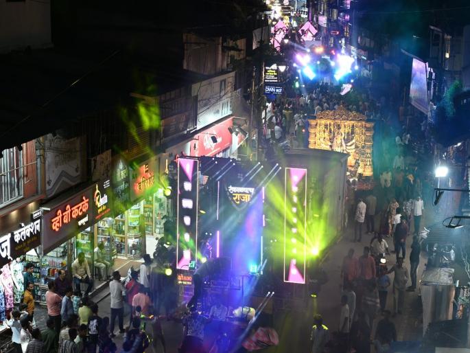 Cases have been registered against 54 people, including 18 DJ circles, including the chairman and DJ owner, who were also arrested. | डीजेचा दणदणाट करणाऱ्या १८ मंडळांसह ५४ जणांवर गुन्हे दाखल, अध्यक्षांबरोबरच डीजेमालकही अडकले