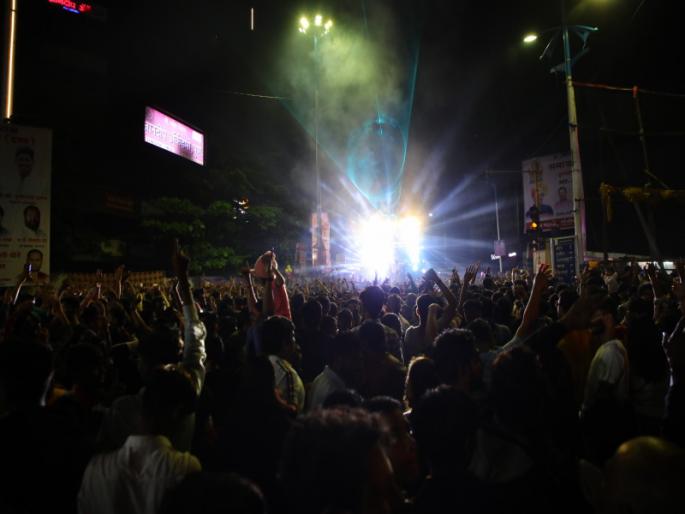 The sound of the DJ was loud and deafening The rush to ear nose throat specialists increased | डीजेचा आवाज वाढला अन् कान बधिर करून गेला! कान-नाक-घसा तज्ज्ञांकडे वाढली गर्दी The sound of the DJ was loud and deafening The rush to ear nose throat specialists increased | डीजेचा आवाज वाढला अन् कान बधिर करून गेला! कान-नाक-घसा तज्ज्ञांकडे वाढली गर्दी