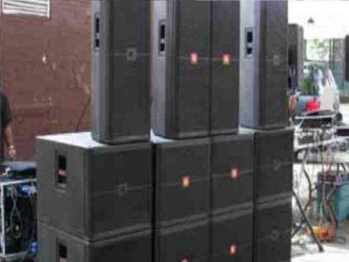 Two groups clash in Dapoli, 11 injured | दापोलीत डीजे बंद करण्यावरून दोन गटांत तुंबळ हाणामारी, ११ जण जखमी Two groups clash in Dapoli, 11 injured | दापोलीत डीजे बंद करण्यावरून दोन गटांत तुंबळ हाणामारी, ११ जण जखमी