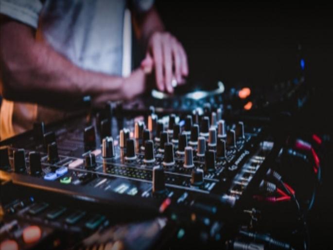 At Baramati Dahi handi the dj blare exceeded the volume limit 11 Crime against DJ owners  | बारामतीत दहीहंडीला डीजेच्या दणदणाटाने आवाजाची मर्यादा ओलांडली; ११ डीजे मालक चालकांवर गुन्हा  At Baramati Dahi handi the dj blare exceeded the volume limit 11 Crime against DJ owners  | बारामतीत दहीहंडीला डीजेच्या दणदणाटाने आवाजाची मर्यादा ओलांडली; ११ डीजे मालक चालकांवर गुन्हा