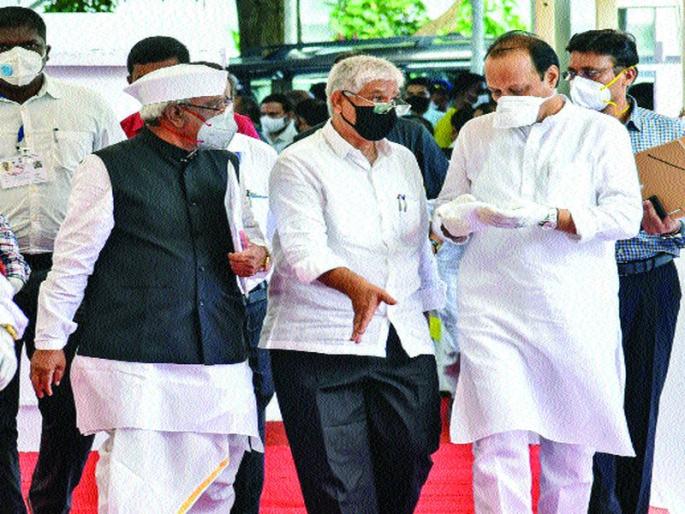 Greet each other from afar at the convention! | अधिवेशनात एकमेकांना दुरूनच नमस्कार! Greet each other from afar at the convention! | अधिवेशनात एकमेकांना दुरूनच नमस्कार!