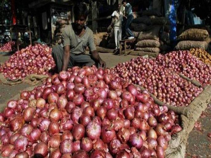 CCTV cameras have been set up by traders to prevent onion trafficking | कांदाचोरी रोखण्यासाठी व्यापाऱ्यांनी लावले सीसीटीव्ही कॅमेरे CCTV cameras have been set up by traders to prevent onion trafficking | कांदाचोरी रोखण्यासाठी व्यापाऱ्यांनी लावले सीसीटीव्ही कॅमेरे