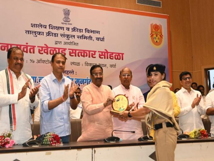 Will try to produce international quality players in Wardha district; Information by Sudhir Mungantiwar | वर्धा जिल्ह्यात आंतरराष्ट्रीय दर्जाचे खेळाडू घडविण्यासाठी प्रयत्न करणार; सुधीर मुनगंटीवार यांची माहिती Will try to produce international quality players in Wardha district; Information by Sudhir Mungantiwar | वर्धा जिल्ह्यात आंतरराष्ट्रीय दर्जाचे खेळाडू घडविण्यासाठी प्रयत्न करणार; सुधीर मुनगंटीवार यांची माहिती