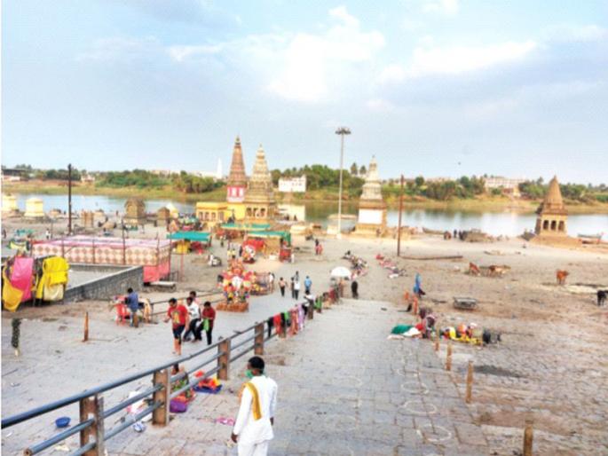 Symbolic Magh Wari delivered by 300 Dindis | ३०० दिंड्यांनी पोचवली प्रतिकात्मक माघ वारी; विणेकऱ्यांसह मोजक्या वारकऱ्यांची दिंडी Symbolic Magh Wari delivered by 300 Dindis | ३०० दिंड्यांनी पोचवली प्रतिकात्मक माघ वारी; विणेकऱ्यांसह मोजक्या वारकऱ्यांची दिंडी