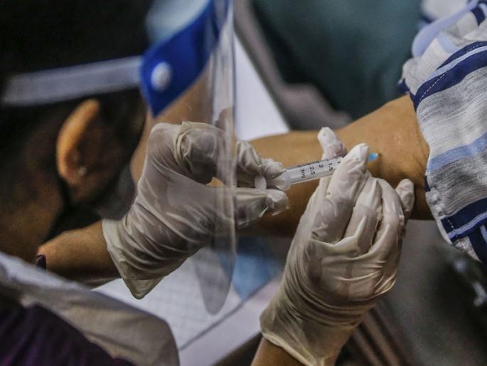 Corona Vaccine: Antibodies deficient in 6-8 months after vaccination; Booster dose required | Corona Vaccine: लसीकरणाला ६-८ महिने उलटलेल्यांमध्ये प्रतिपिंडे कमी; बूस्टर डोसची आवश्यकता Corona Vaccine: Antibodies deficient in 6-8 months after vaccination; Booster dose required | Corona Vaccine: लसीकरणाला ६-८ महिने उलटलेल्यांमध्ये प्रतिपिंडे कमी; बूस्टर डोसची आवश्यकता