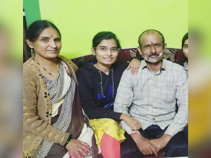 Slum labourer's daughter passed MPSC exam, get job in ministry | झोपडपट्टीतील मजुराच्या मुलीने गाठला एमपीएससीचा टप्पा, मंत्रालयात मिळाली नोकरी Slum labourer's daughter passed MPSC exam, get job in ministry | झोपडपट्टीतील मजुराच्या मुलीने गाठला एमपीएससीचा टप्पा, मंत्रालयात मिळाली नोकरी