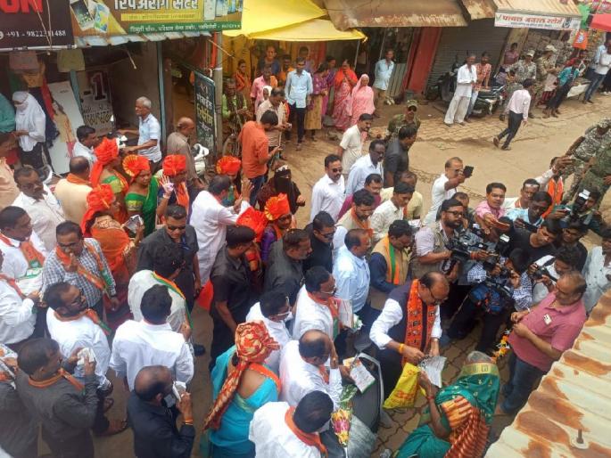 BJP state head Chandrashekhar Bawankule's Jan Samvad Yatra at Gadchiroli | भाजप प्रदेशाध्यक्षांची जनसंवाद यात्रा गडचिरोलीला, दोन आमदार हैद्राबादला BJP state head Chandrashekhar Bawankule's Jan Samvad Yatra at Gadchiroli | भाजप प्रदेशाध्यक्षांची जनसंवाद यात्रा गडचिरोलीला, दोन आमदार हैद्राबादला