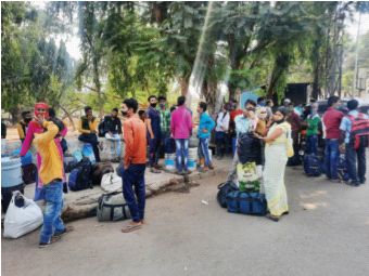 Prefer to go to the village rather than starve in the city | शहरात उपाशी जगण्यापेक्षा गावाकडे जाण्याला प्राधान्य  