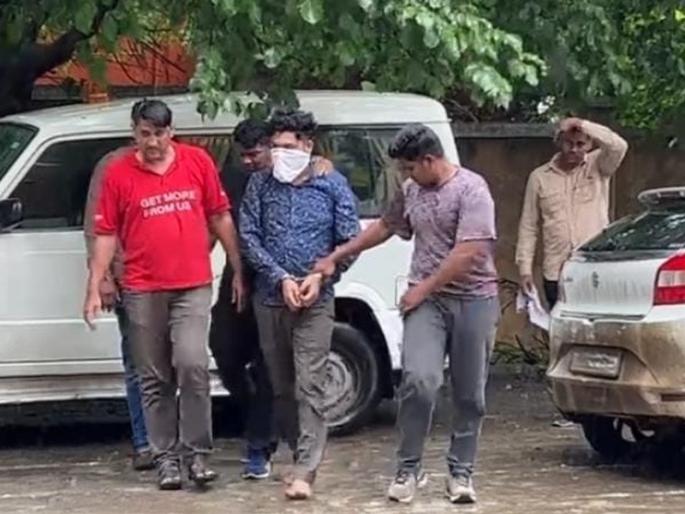 Accused opened fire on Akola police team; The incident happened in Lakshminagar of Amravati | अकोला पोलीस पथकावर आरोपीने केला गोळीबार; अमरावतीच्या लक्ष्मीनगरात घडला प्रकार Accused opened fire on Akola police team; The incident happened in Lakshminagar of Amravati | अकोला पोलीस पथकावर आरोपीने केला गोळीबार; अमरावतीच्या लक्ष्मीनगरात घडला प्रकार