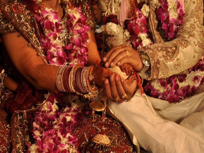 Bandbaja, Barat; Inflation of 30 per cent, however, is high and the purchasing power is stagnant | बँडबाजा, बारात; 30 टक्के महागाई, तरी लगीन जोरात, खरेदी करताना हात आखडता Bandbaja, Barat; Inflation of 30 per cent, however, is high and the purchasing power is stagnant | बँडबाजा, बारात; 30 टक्के महागाई, तरी लगीन जोरात, खरेदी करताना हात आखडता