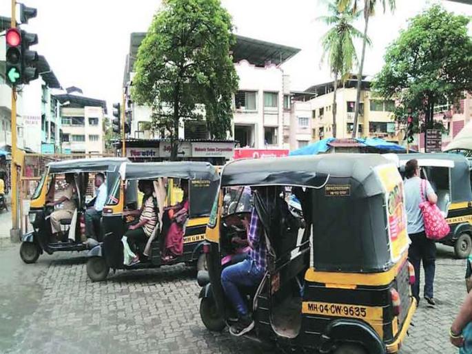 A woman loses 80 thousand jwelery from autorickshaw | ऑटोरिक्षातून महिलेचे ८० हजारांचे दागिने लंपास A woman loses 80 thousand jwelery from autorickshaw | ऑटोरिक्षातून महिलेचे ८० हजारांचे दागिने लंपास