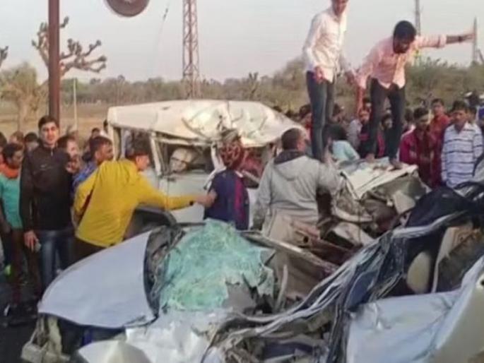 6 dead, 5 injured in car collision in Sikar; 40 injured in Dholpur bus accident in Uttar Pradesh | सीकरमध्ये कारच्या धडकेत ६ जणांचा मृत्यू, ५ जखमी; यमुना 'एक्स्प्रेस-वे'वरही दोन बसची धडक 6 dead, 5 injured in car collision in Sikar; 40 injured in Dholpur bus accident in Uttar Pradesh | सीकरमध्ये कारच्या धडकेत ६ जणांचा मृत्यू, ५ जखमी; यमुना 'एक्स्प्रेस-वे'वरही दोन बसची धडक