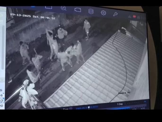 A boy was murdered in Kolhapur due to anger over wife being runs away from home a case has been registered against 8 people | पत्नीला पळवून नेल्याचा राग अनावर झाला; कोल्हापुरात पतीने घरात घुसून तरुणाला संपवला A boy was murdered in Kolhapur due to anger over wife being runs away from home a case has been registered against 8 people | पत्नीला पळवून नेल्याचा राग अनावर झाला; कोल्हापुरात पतीने घरात घुसून तरुणाला संपवला