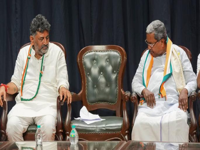 In Karnataka, Siddaramaiah and DK Shivakumar are fighting for the Chief Minister Post | कर्नाटकात काँग्रेसमध्ये नाट्य! CM पदावरून पक्षातच शह-काटशाहाचं राजकारण रंगलं In Karnataka, Siddaramaiah and DK Shivakumar are fighting for the Chief Minister Post | कर्नाटकात काँग्रेसमध्ये नाट्य! CM पदावरून पक्षातच शह-काटशाहाचं राजकारण रंगलं