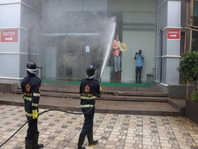 CoronaVirus News: Sodium hypochloride sprayed by 37 teams in Thane | CoronaVirus News: ठाण्यात सोडियम हायपोक्लोराईडची 37 पथकांद्वारे फवारणी