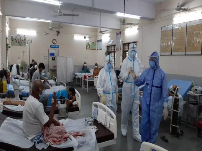 Karta manusca gone, now on what basis to live? | कर्ता माणूसच गेला, आता जगायचे तरी कुणाच्या आधारावर? Karta manusca gone, now on what basis to live? | कर्ता माणूसच गेला, आता जगायचे तरी कुणाच्या आधारावर?