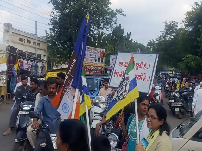 Abolish privatization of schools, contract recruitment; Yavatmal, road stop movement in Mahagav | शाळांचे खासगीकरण, कंत्राटी भरती रद्द करा; यवतमाळ, महागावमध्ये रास्ता रोको आंदोलन Abolish privatization of schools, contract recruitment; Yavatmal, road stop movement in Mahagav | शाळांचे खासगीकरण, कंत्राटी भरती रद्द करा; यवतमाळ, महागावमध्ये रास्ता रोको आंदोलन