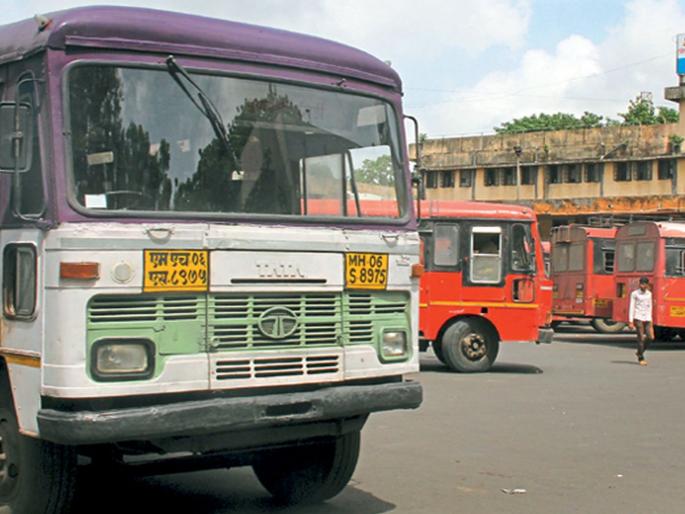 ST staff absent in corona crisis | कोरोनाची धास्ती! एसटी कर्मचाऱ्यांची अत्यावश्यक सेवेला दांडी