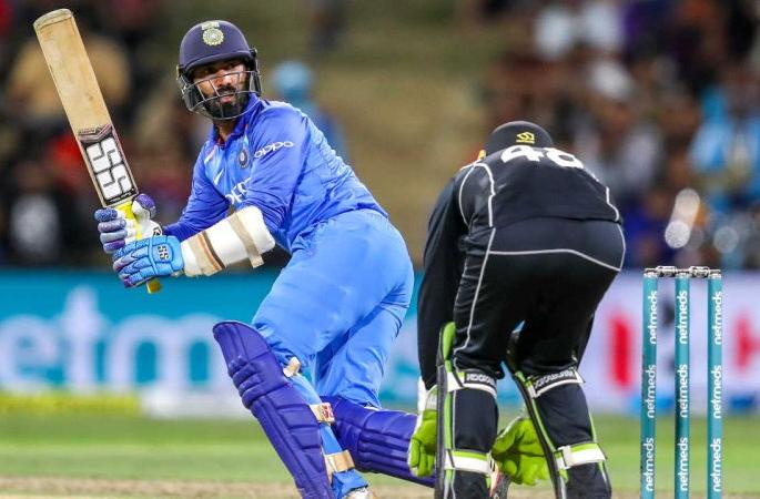 Dinesh Karthik explains his decision to not take a single off the final over in 3rd T20I against New Zealand | India vs New Zealand : 'ती' एक धाव का नाही घेतली, सांगतोय दिनेश कार्तिक